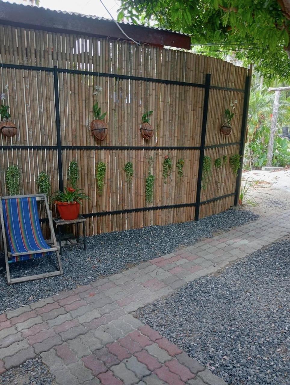 Free Concept Beach Resort Шритану Экстерьер фото
